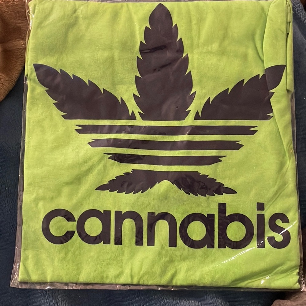 Delta Pro Weight XL Cannabis t-shirt. Green
